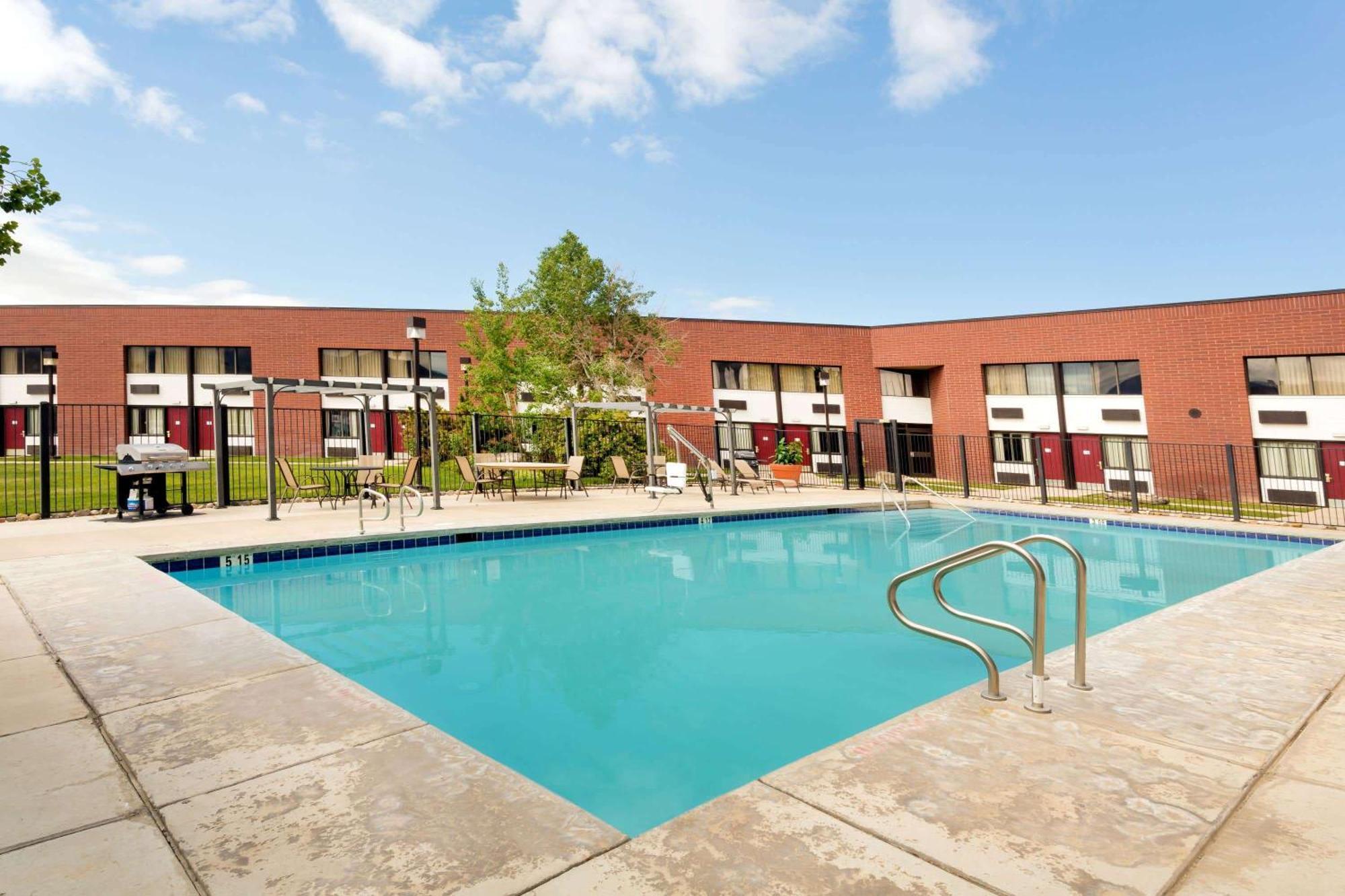 Ramada By Wyndham Cedar City Exterior foto