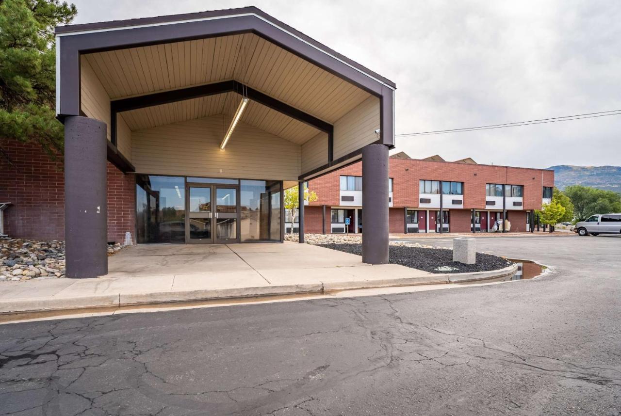 Ramada By Wyndham Cedar City Exterior foto