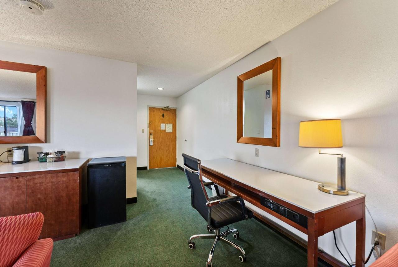 Ramada By Wyndham Cedar City Exterior foto