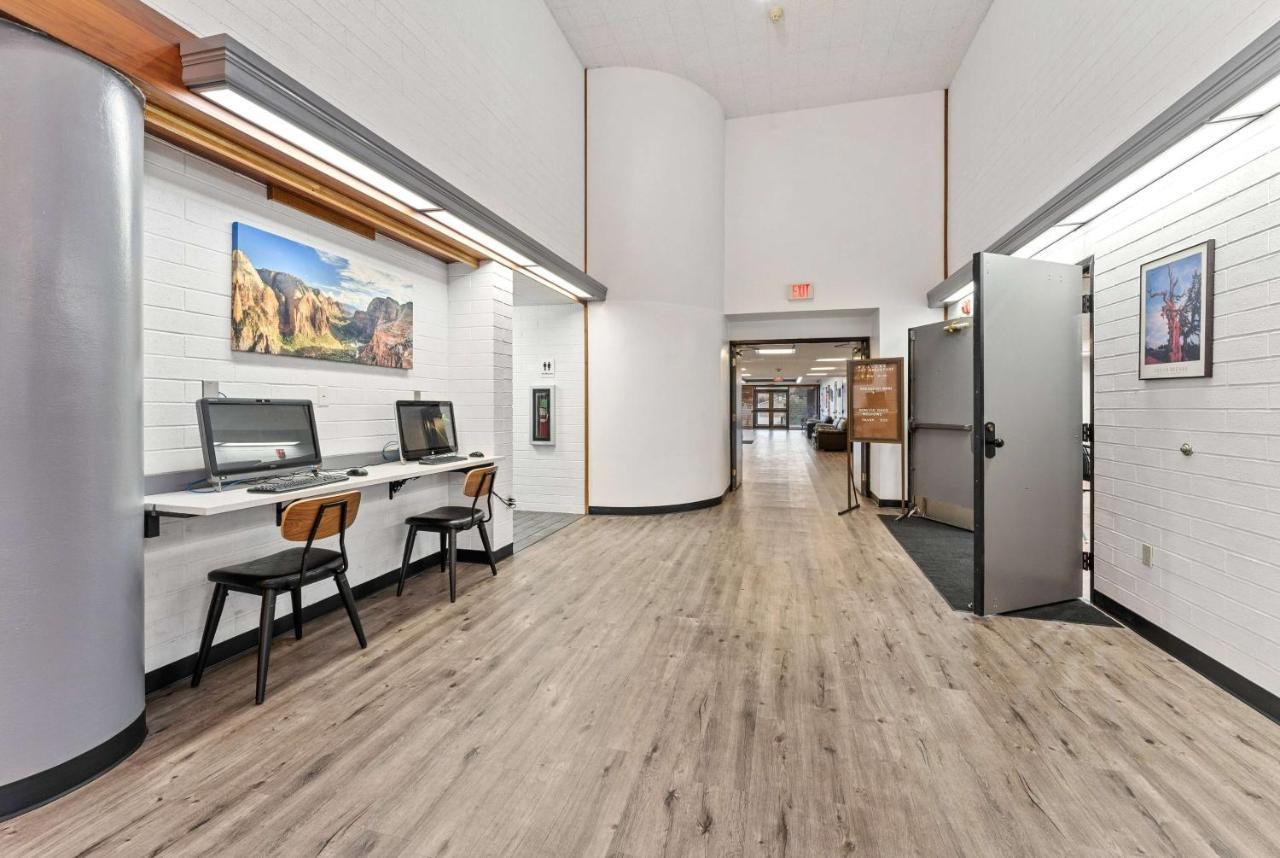 Ramada By Wyndham Cedar City Exterior foto