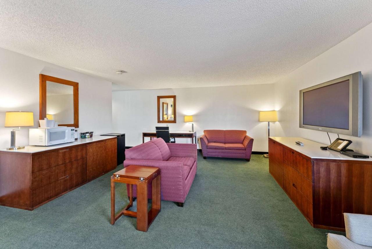 Ramada By Wyndham Cedar City Exterior foto